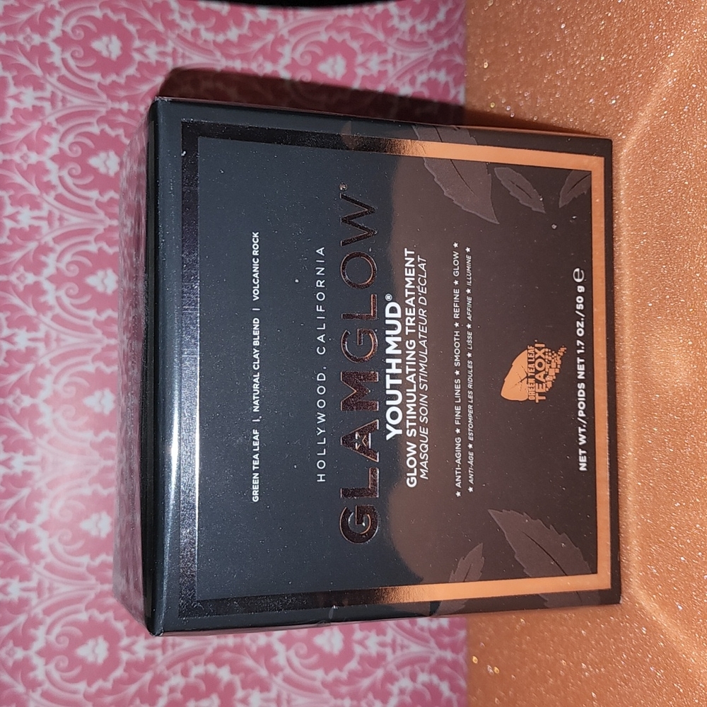 GLAMGLOW - YouthMud Stimulating & Exfoliating Treatment Mask